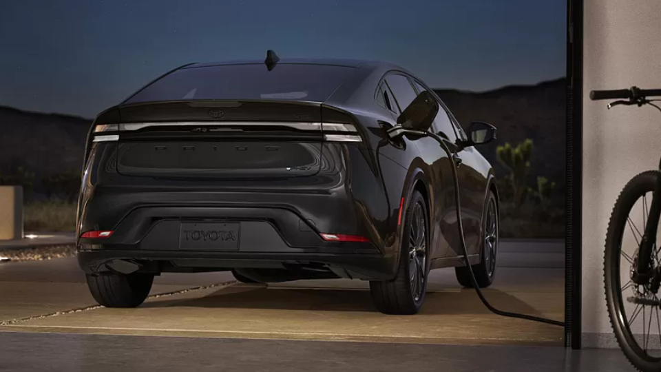 2026 تویوتا پریوس